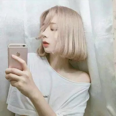 深深腥红
